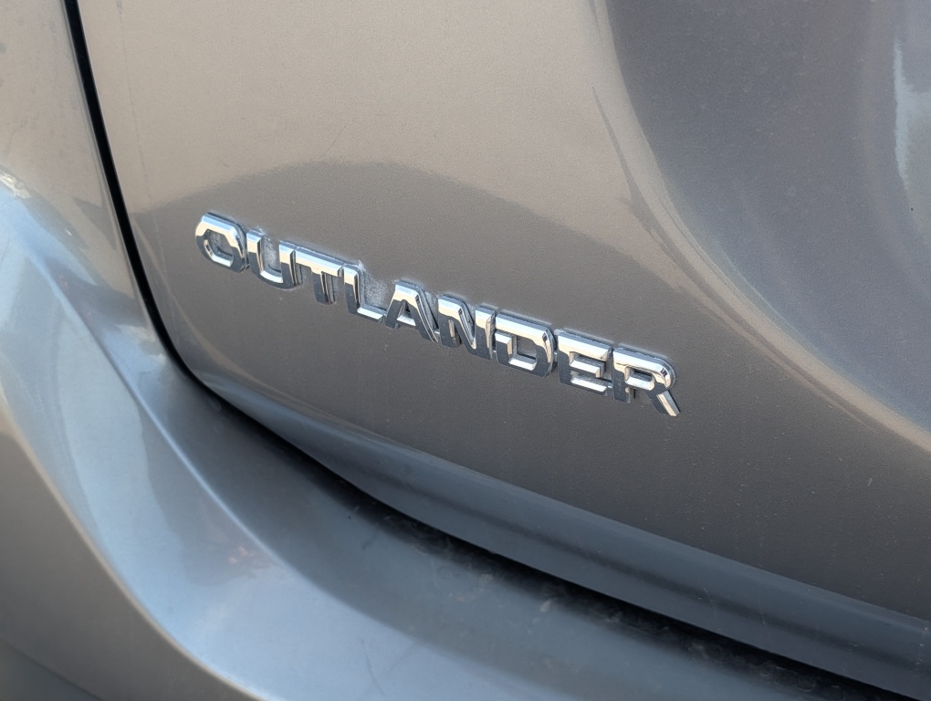 Thumbnail: 2020 Mitsubishi Outlander - 6
