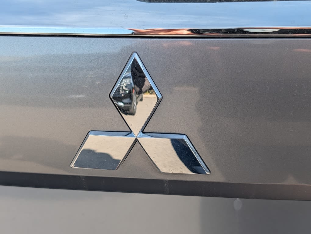Thumbnail: 2020 Mitsubishi Outlander - 11