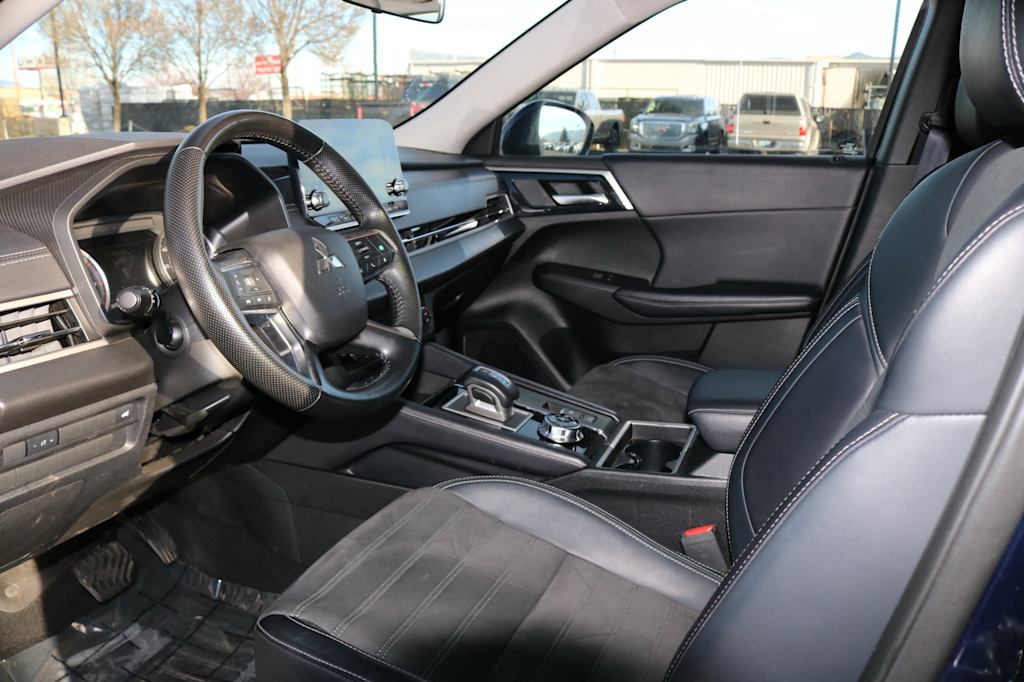 Thumbnail: 2024 Mitsubishi Outlander - 9