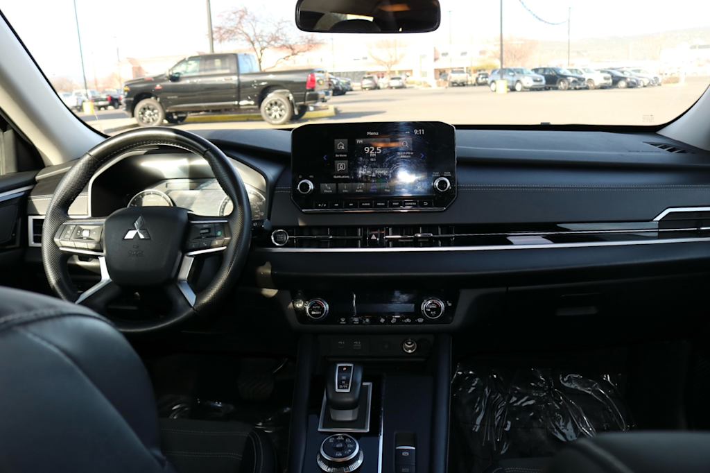 Thumbnail: 2024 Mitsubishi Outlander - 2