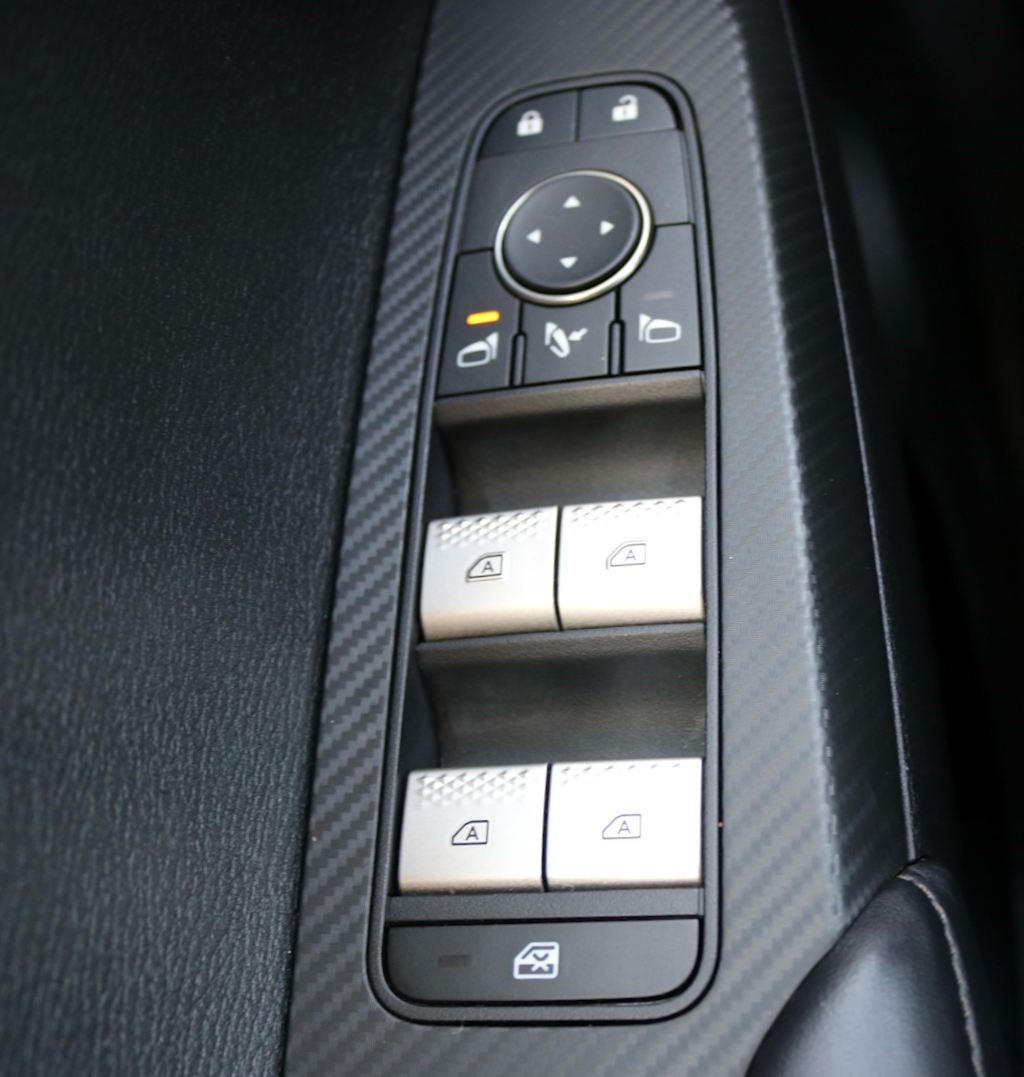 Thumbnail: 2024 Mitsubishi Outlander - 23