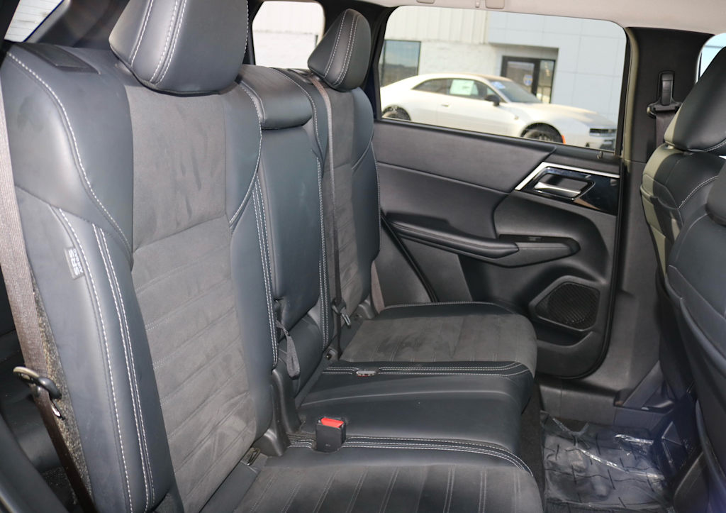 Thumbnail: 2024 Mitsubishi Outlander - 24