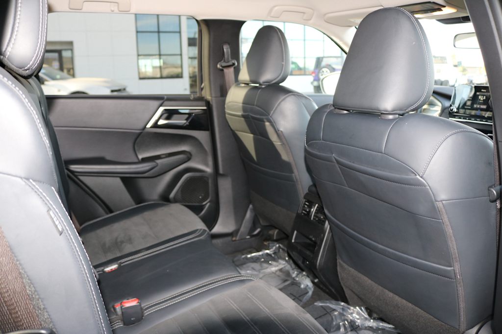 Thumbnail: 2024 Mitsubishi Outlander - 11