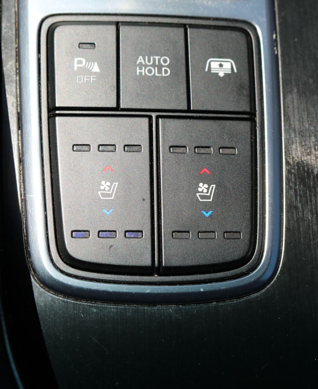Thumbnail: 2016 Hyundai Azera - 20