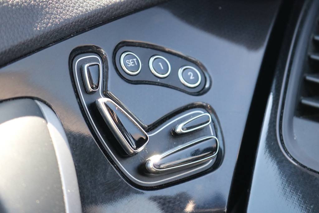 Thumbnail: 2016 Hyundai Azera - 23