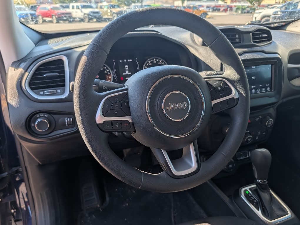 Thumbnail: 2018 Jeep Renegade - 8