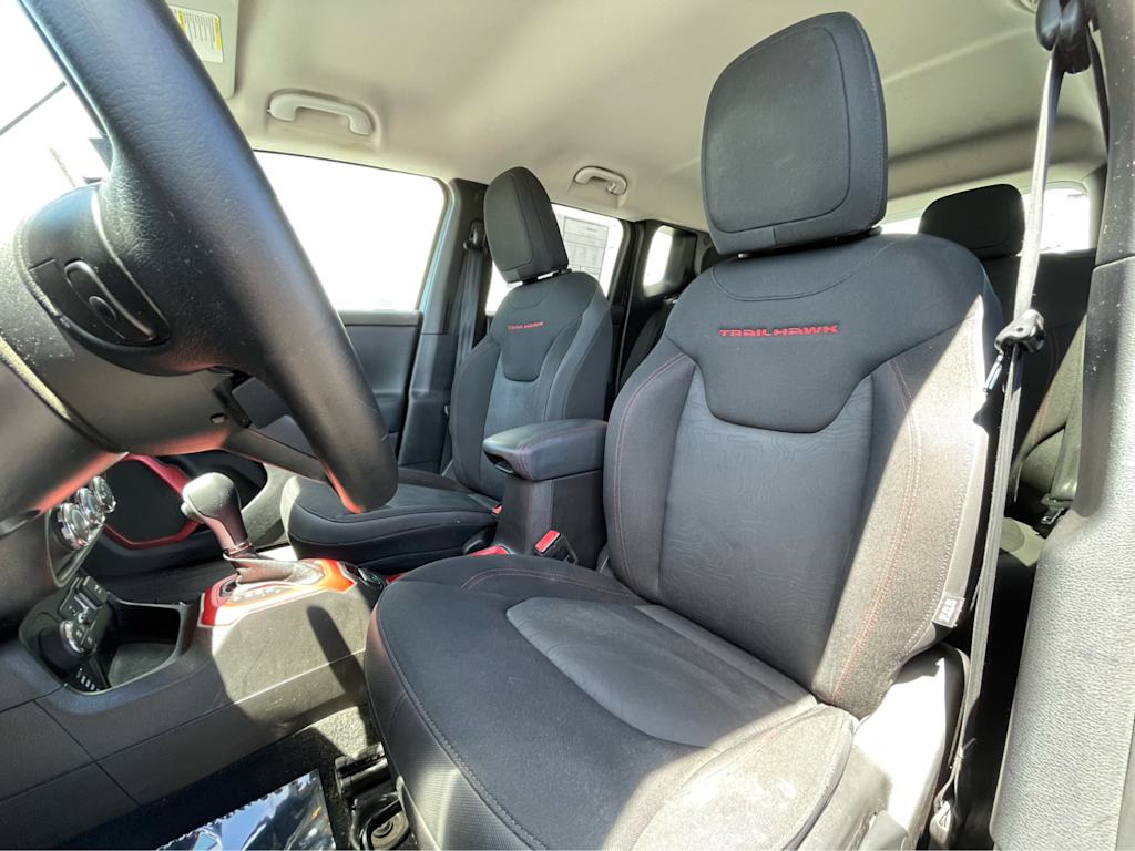 Thumbnail: 2017 Jeep Renegade - 9