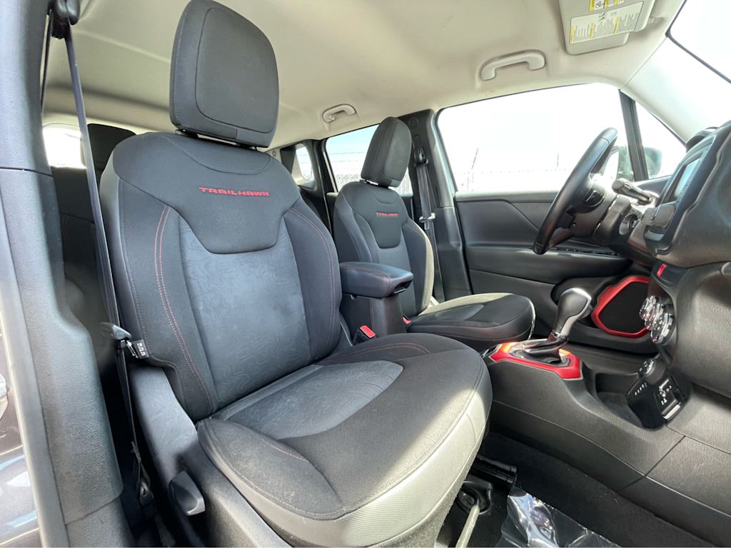 Thumbnail: 2017 Jeep Renegade - 29