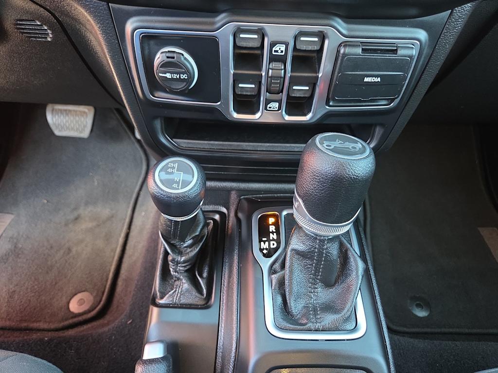 Thumbnail: 2019 Jeep Wrangler - 14