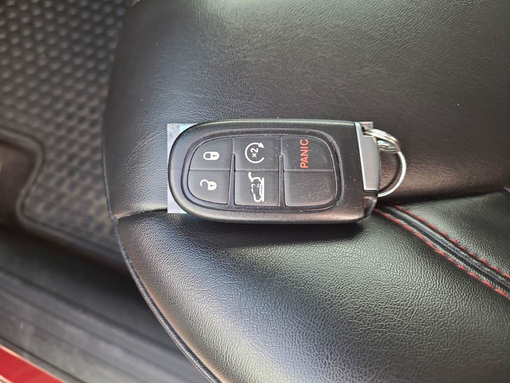 Thumbnail: 2019 Jeep Cherokee - 16