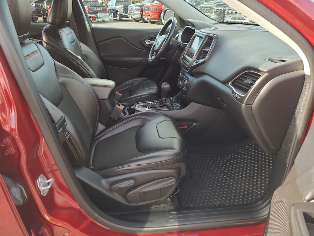 Thumbnail: 2019 Jeep Cherokee - 10