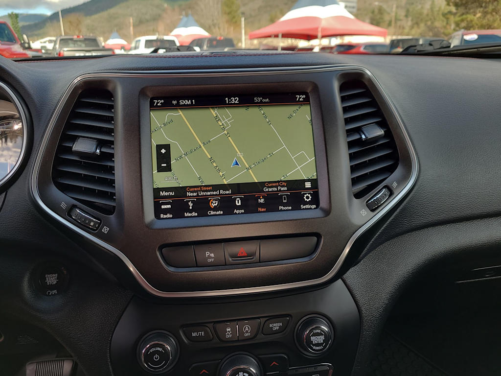 Thumbnail: 2019 Jeep Cherokee - 12