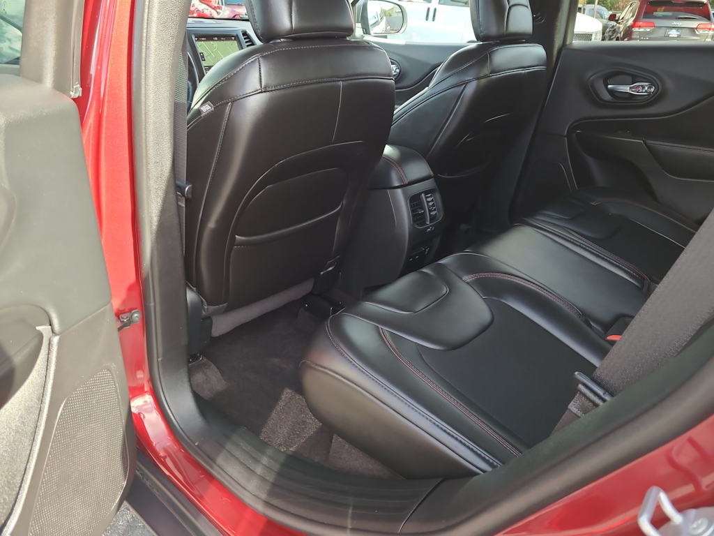 Thumbnail: 2019 Jeep Cherokee - 11