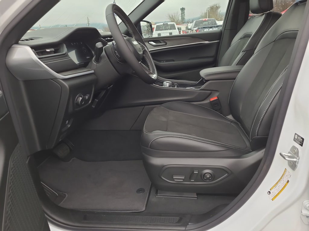 Thumbnail: 2026 Jeep Grand Cherokee - 11