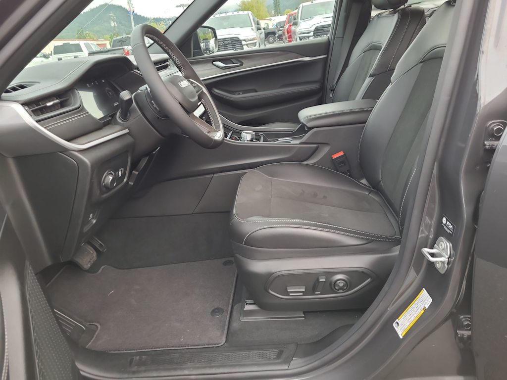 Thumbnail: 2026 Jeep Grand Cherokee - 11