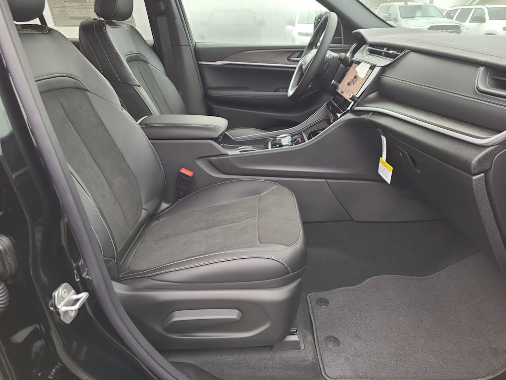 Thumbnail: 2026 Jeep Grand Cherokee - 12