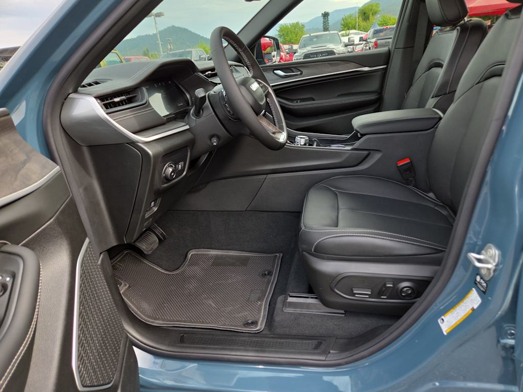 Thumbnail: 2026 Jeep Grand Cherokee - 11
