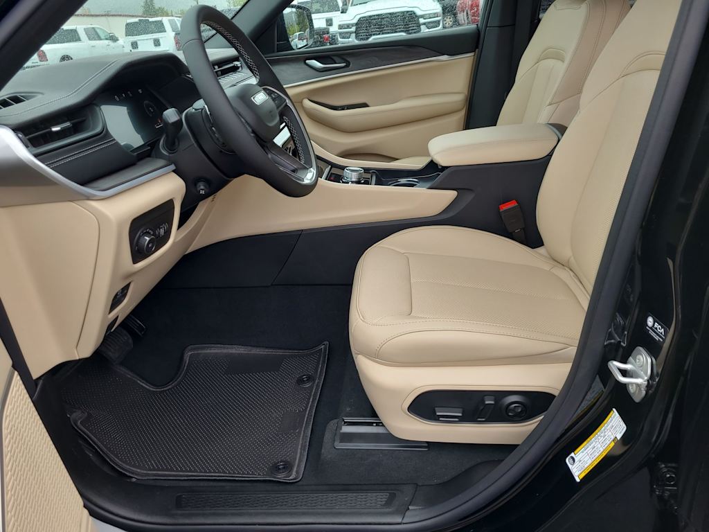 Thumbnail: 2026 Jeep Grand Cherokee - 11