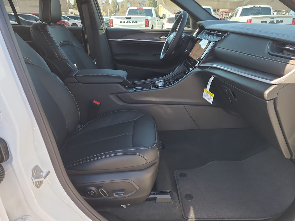 Thumbnail: 2026 Jeep Grand Cherokee - 12