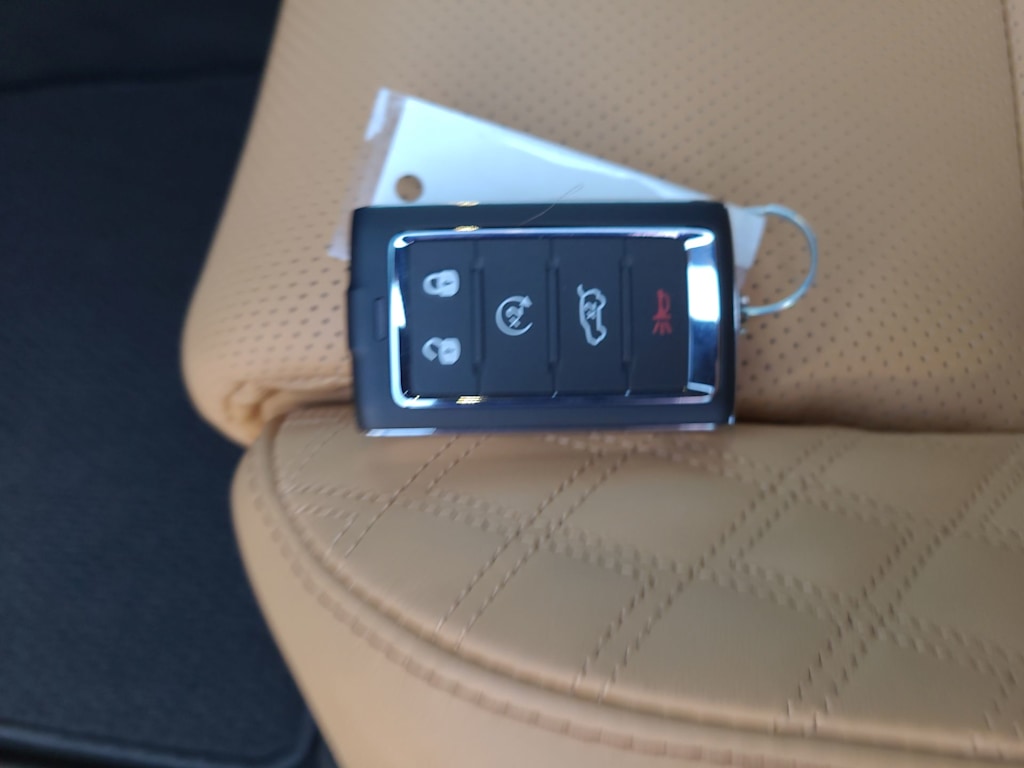 Thumbnail: 2025 Jeep Grand Cherokee - 17