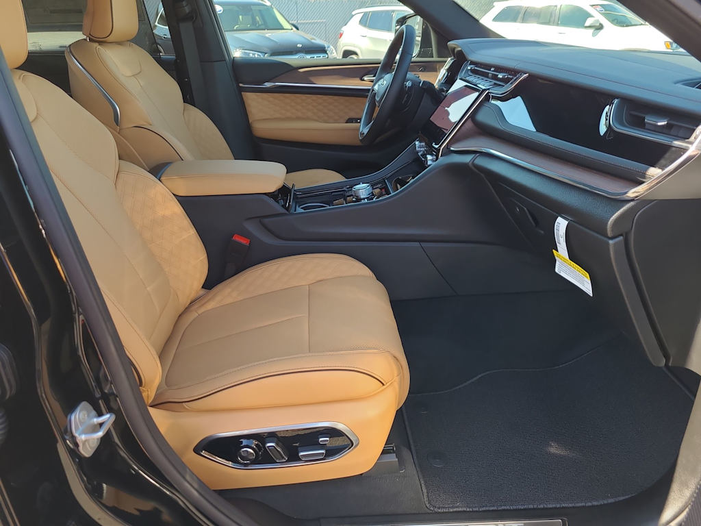 Thumbnail: 2025 Jeep Grand Cherokee - 12