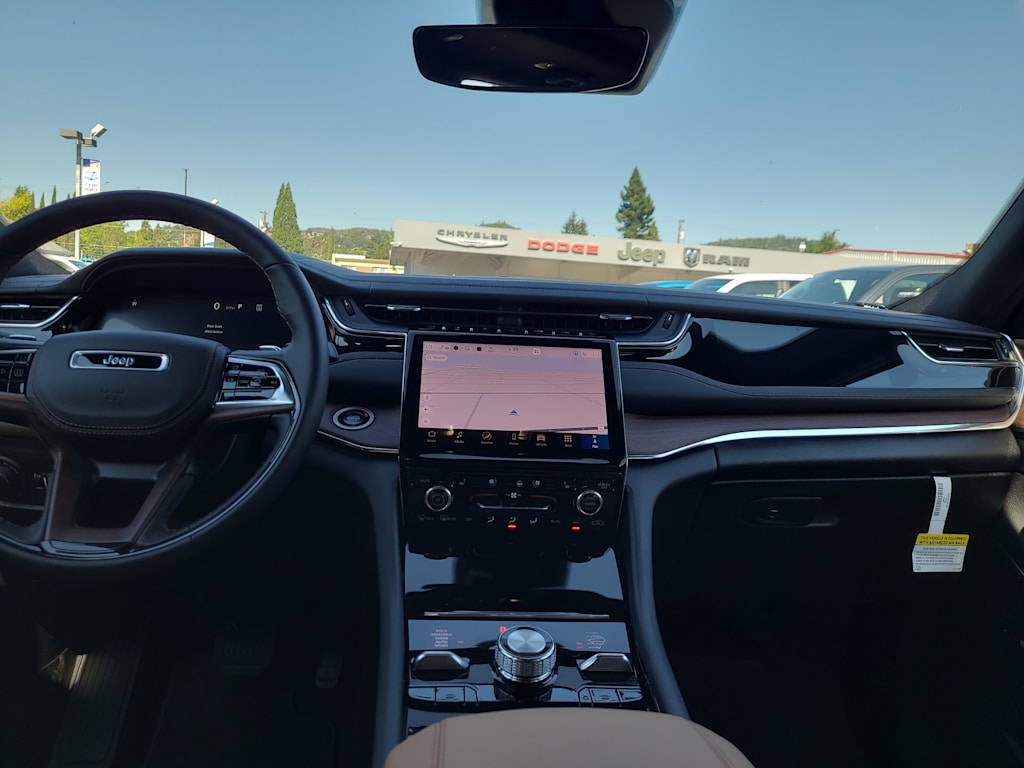 Thumbnail: 2025 Jeep Grand Cherokee - 10