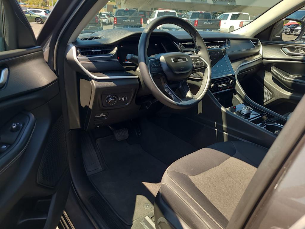 Thumbnail: 2023 Jeep Grand Cherokee L - 2