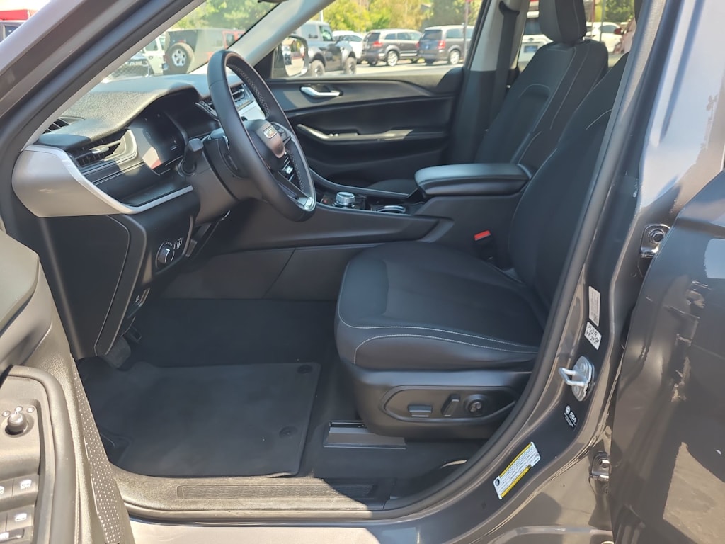 Thumbnail: 2023 Jeep Grand Cherokee L - 11