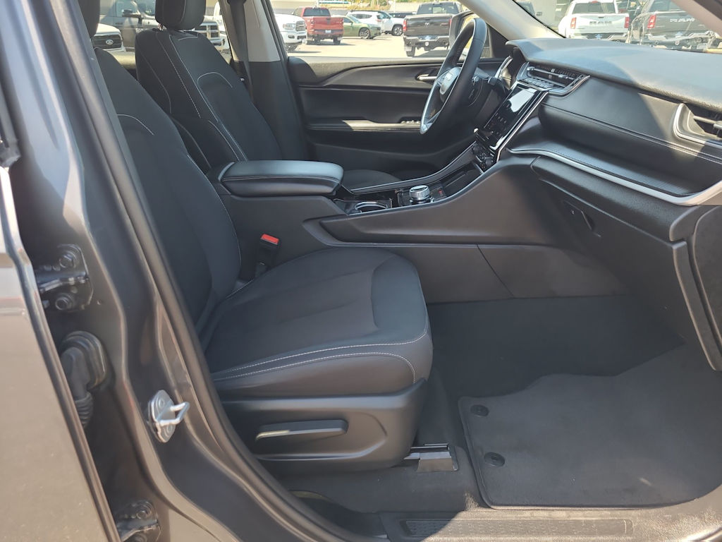 Thumbnail: 2023 Jeep Grand Cherokee L - 12