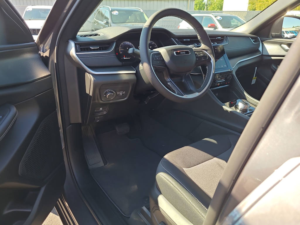 Thumbnail: 2025 Jeep Grand Cherokee L - 2