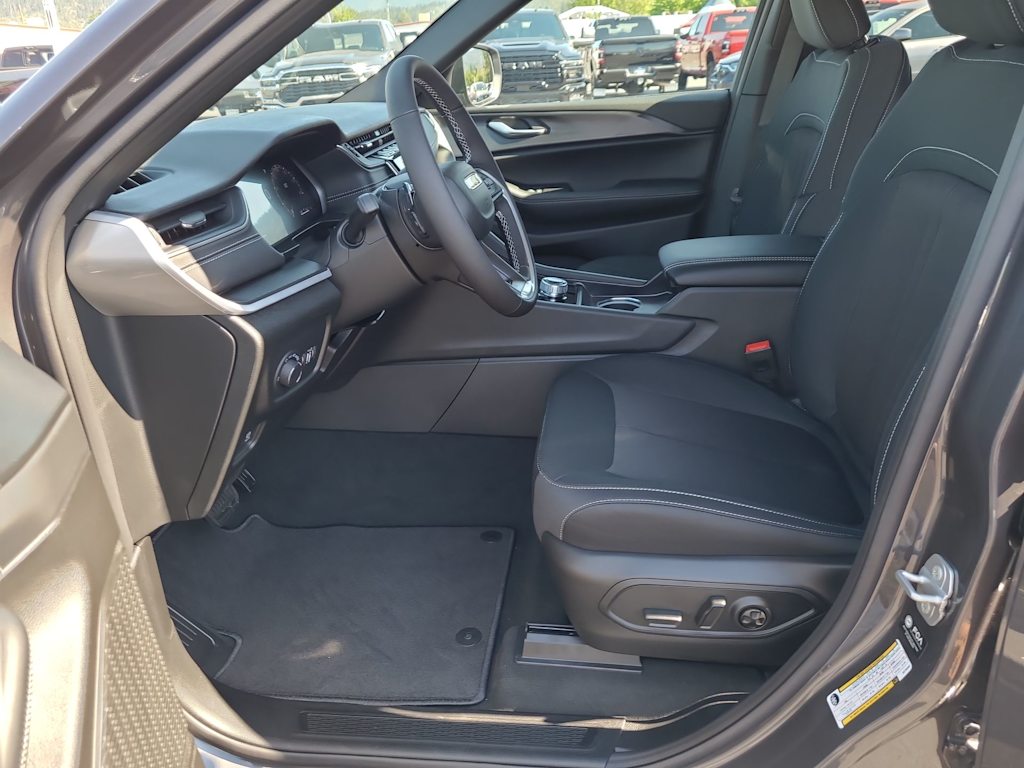 Thumbnail: 2025 Jeep Grand Cherokee L - 11