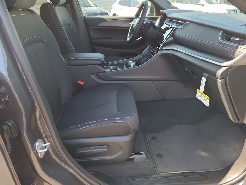 Thumbnail: 2025 Jeep Grand Cherokee L - 12