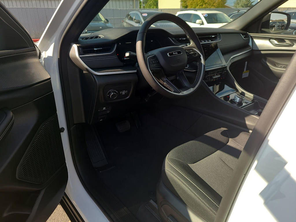 Thumbnail: 2025 Jeep Grand Cherokee L - 2