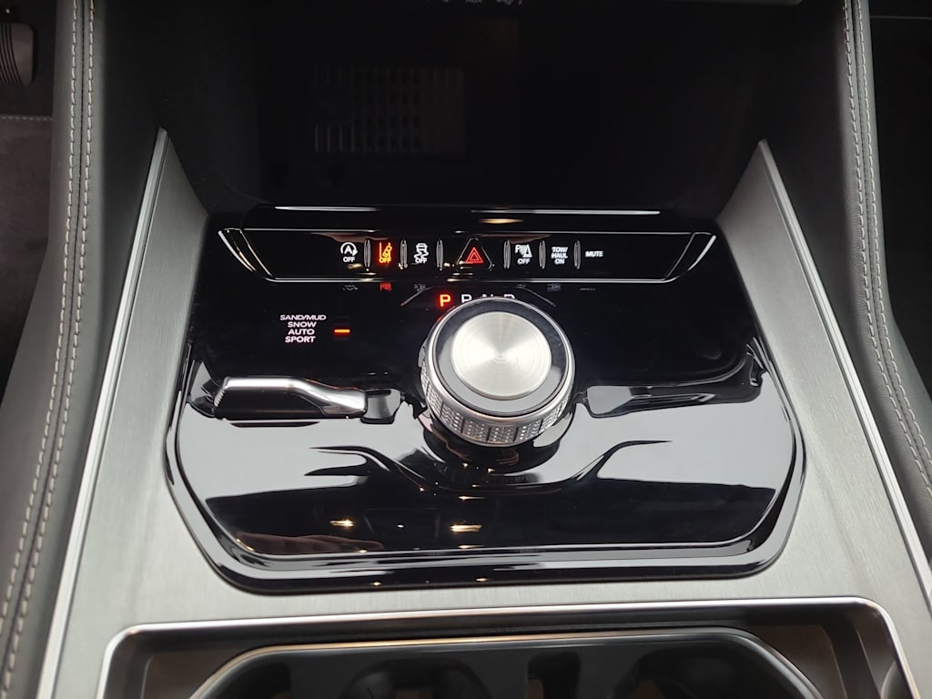 Thumbnail: 2026 Jeep Grand Wagoneer - 29
