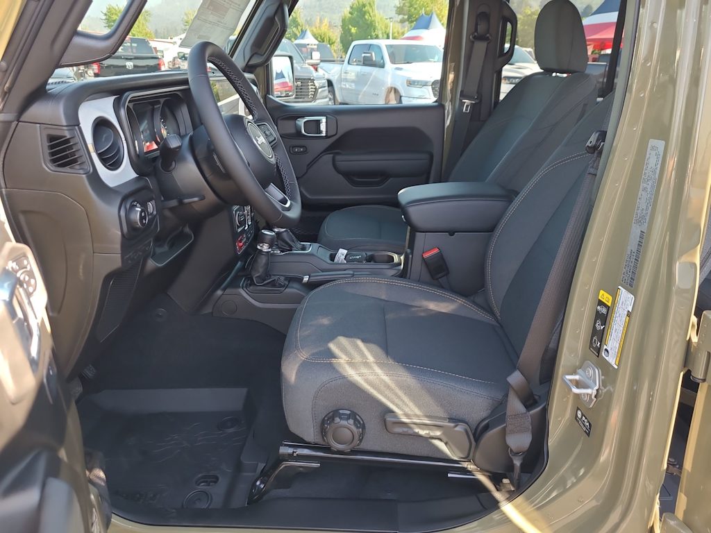 Thumbnail: 2025 Jeep Gladiator - 11