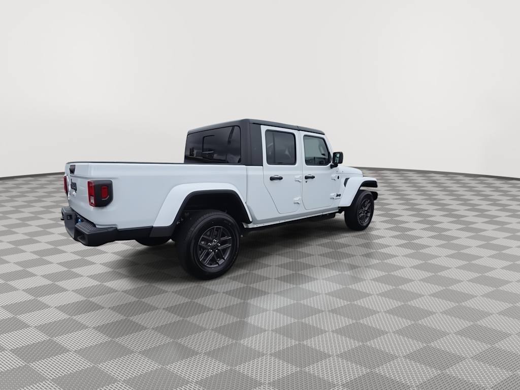 Thumbnail: 2026 Jeep Gladiator - 18