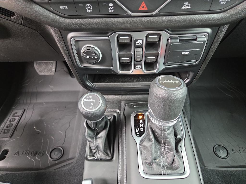 Thumbnail: 2026 Jeep Gladiator - 15
