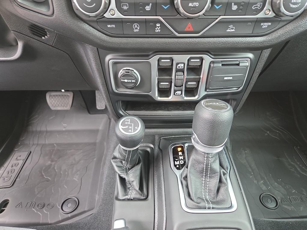Thumbnail: 2026 Jeep Gladiator - 14