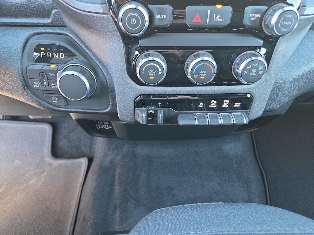 Thumbnail: 2026 RAM 1500 - 28
