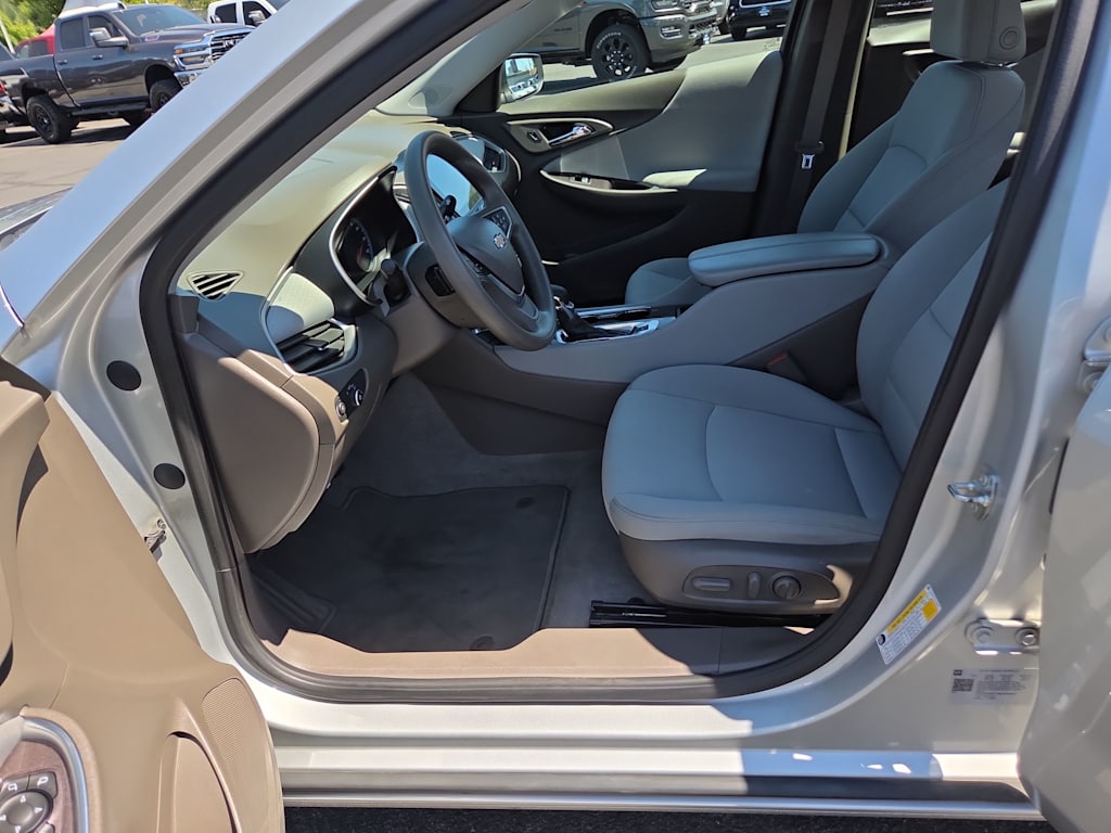 Thumbnail: 2022 Chevrolet Malibu - 10