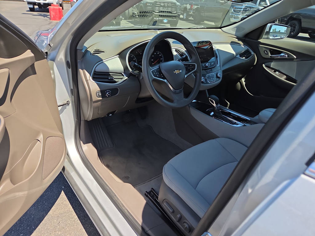 Thumbnail: 2022 Chevrolet Malibu - 2
