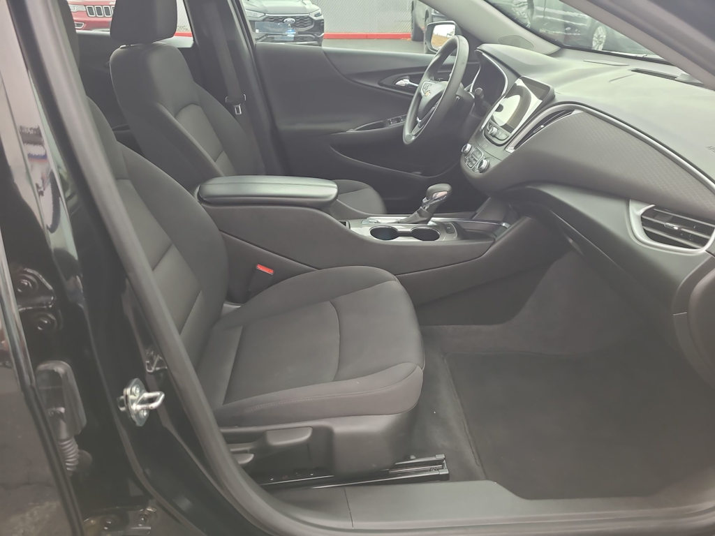 Thumbnail: 2023 Chevrolet Malibu - 12