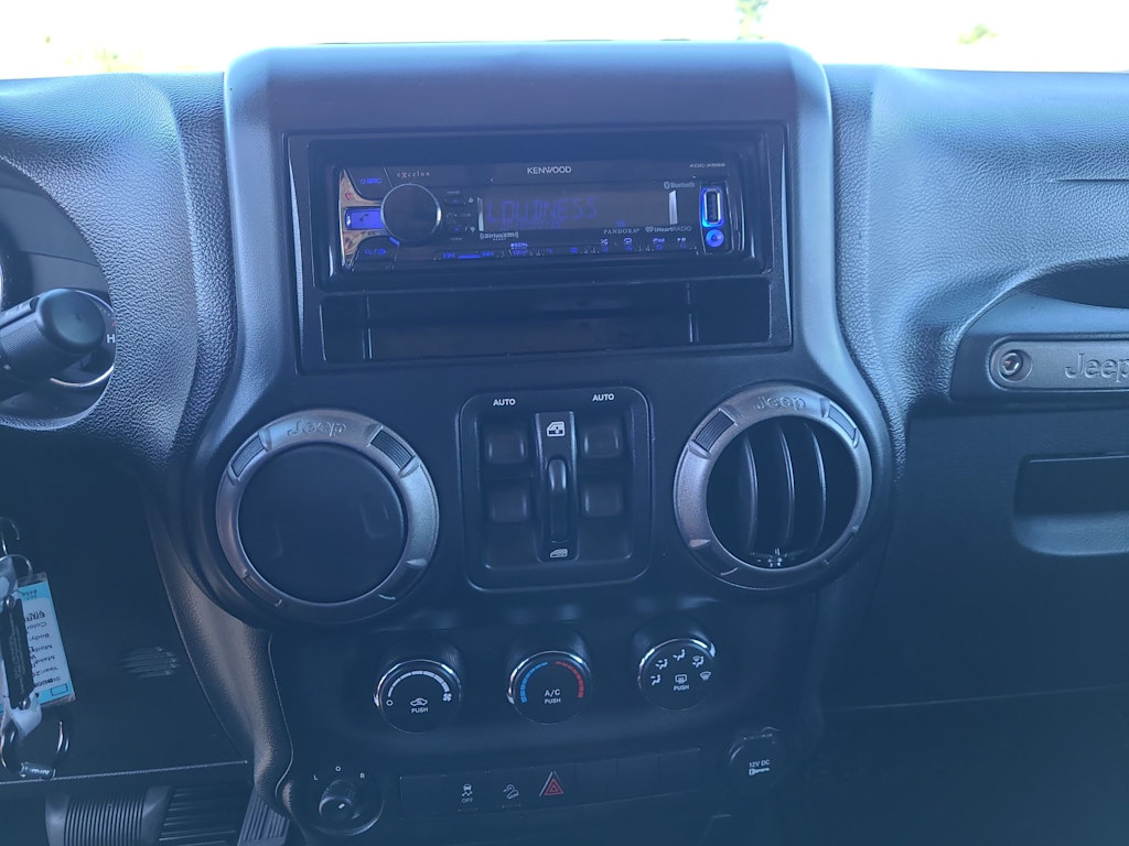 Thumbnail: 2011 Jeep Wrangler - 13