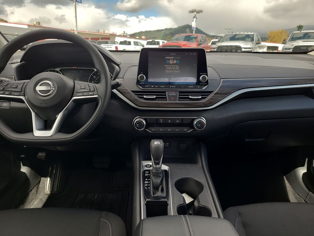 Thumbnail: 2025 Nissan Altima - 9