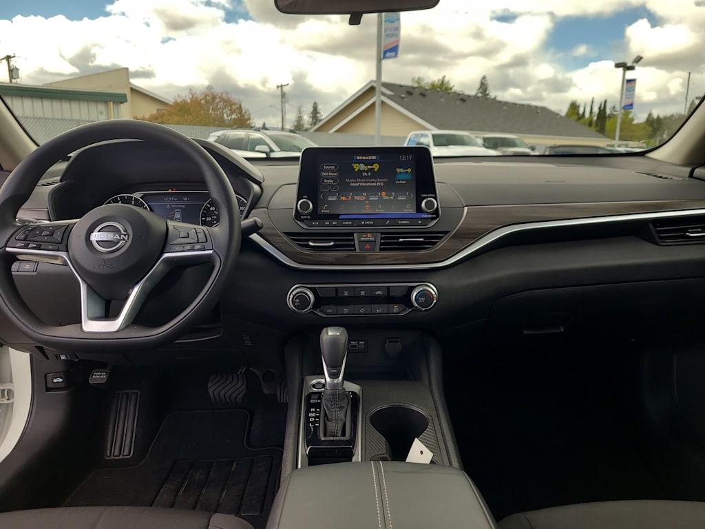 Thumbnail: 2025 Nissan Altima - 9