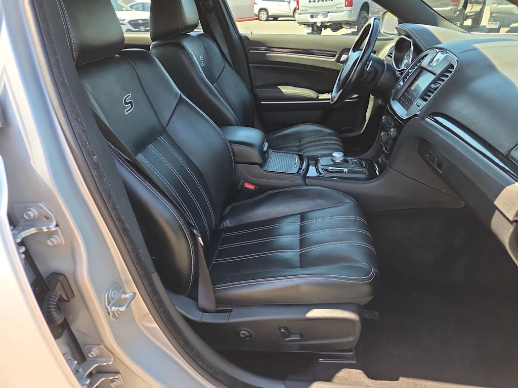 Thumbnail: 2021 Chrysler 300 - 11