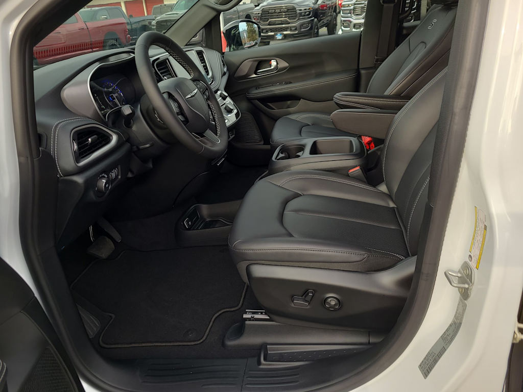 Thumbnail: 2026 Chrysler Pacifica - 11