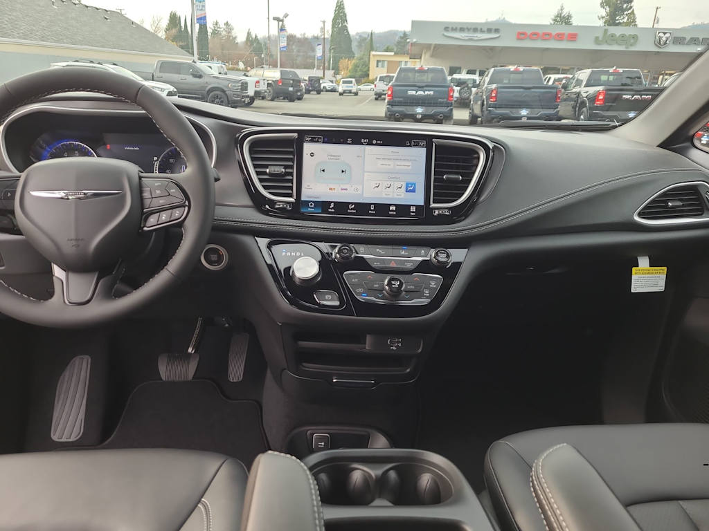 Thumbnail: 2026 Chrysler Pacifica - 10