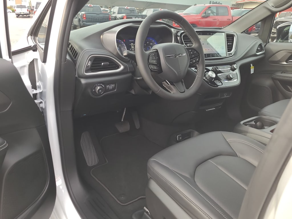 Thumbnail: 2026 Chrysler Pacifica - 2