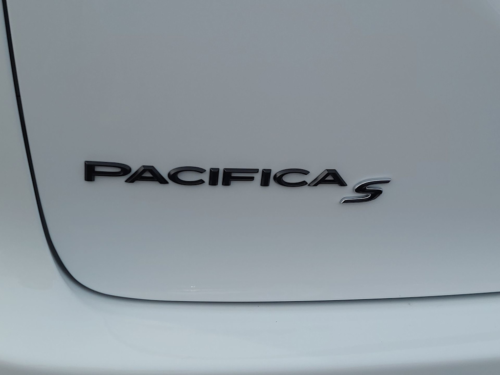Thumbnail: 2026 Chrysler Pacifica - 7